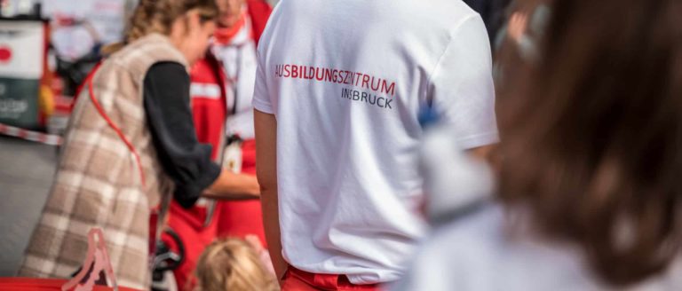 Mitarbeiter vom Bildungszentrum Rückenansicht